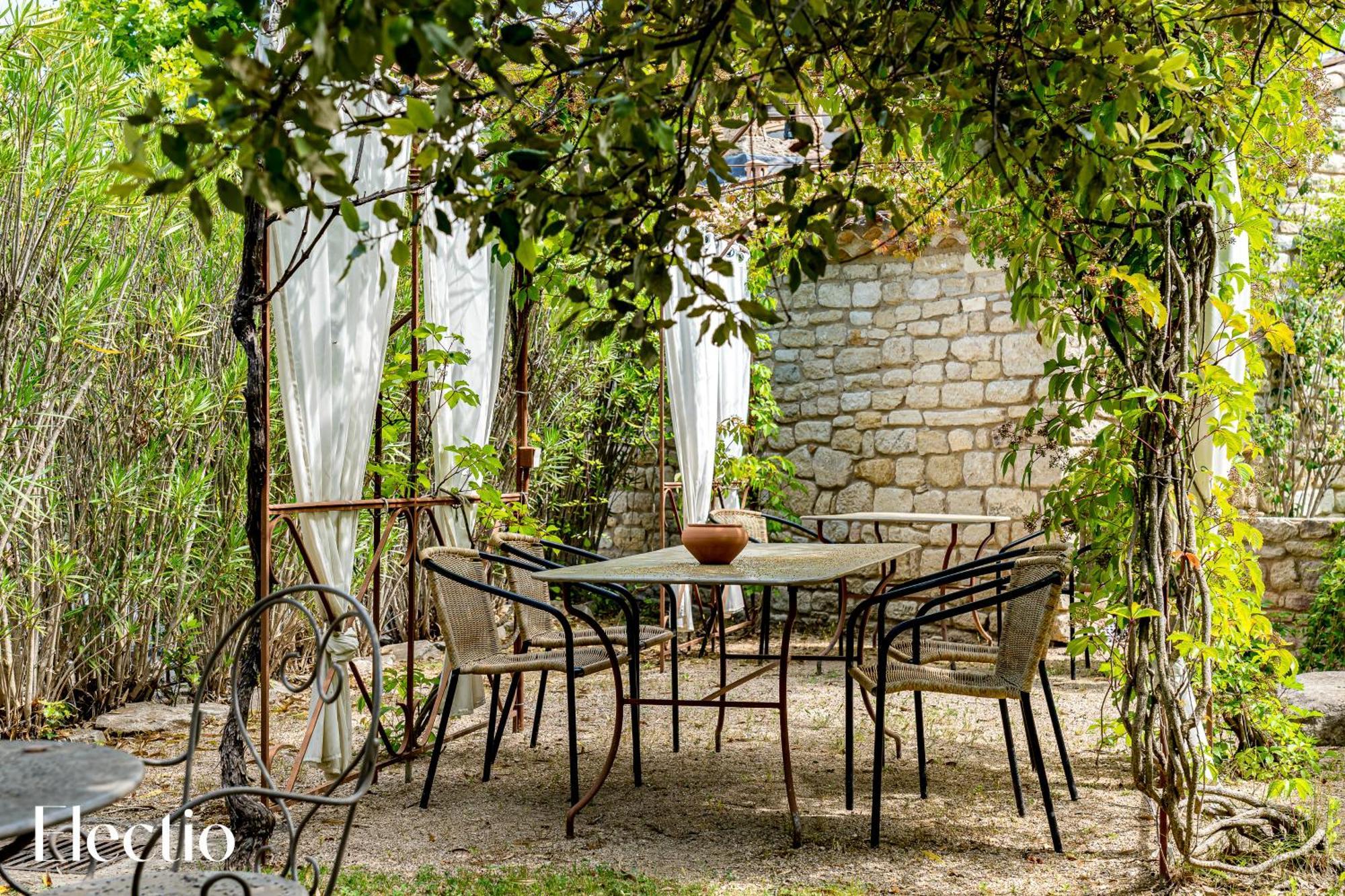 Residence Les Petitons Oppede Bagian luar foto