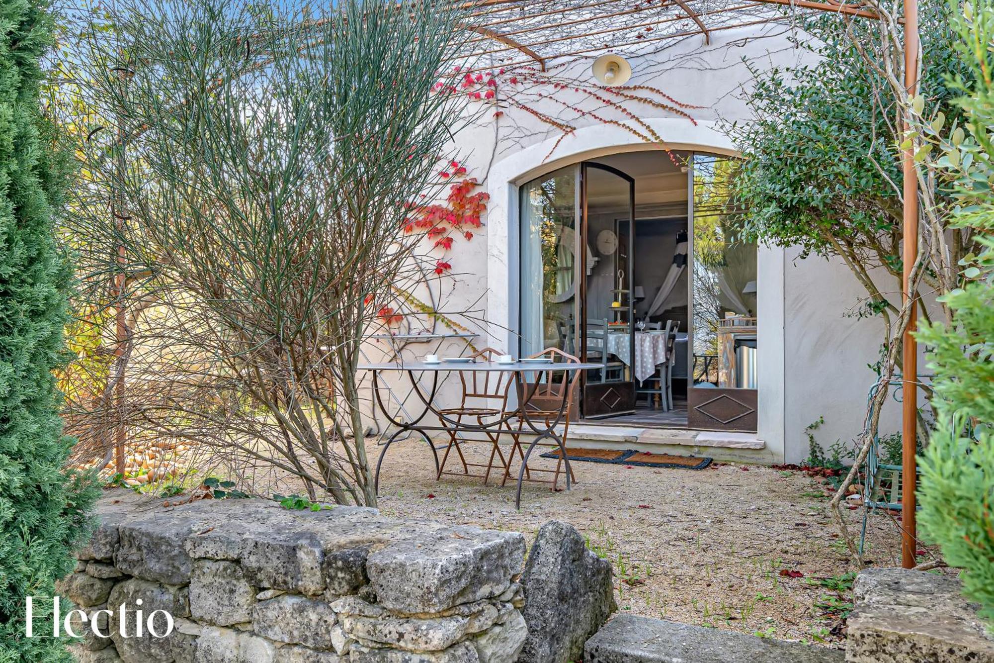 Residence Les Petitons Oppede Bagian luar foto