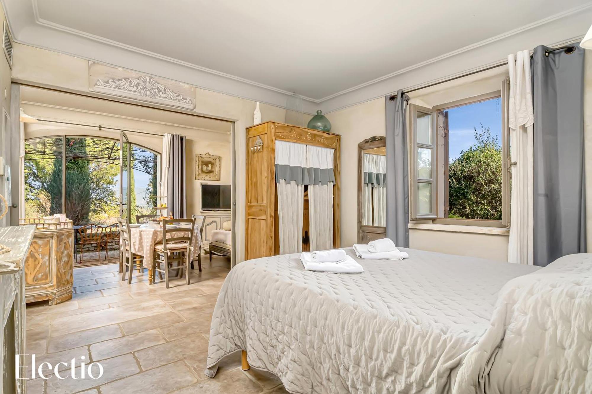 Residence Les Petitons Oppede Bagian luar foto
