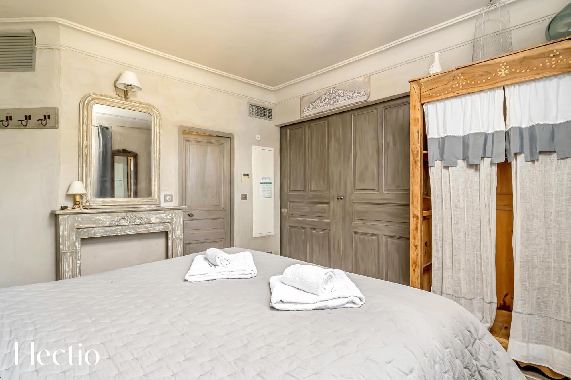 Residence Les Petitons Oppede Bagian luar foto
