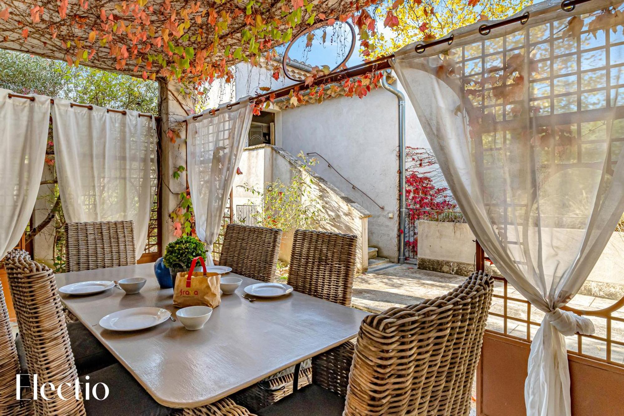 Residence Les Petitons Oppede Bagian luar foto
